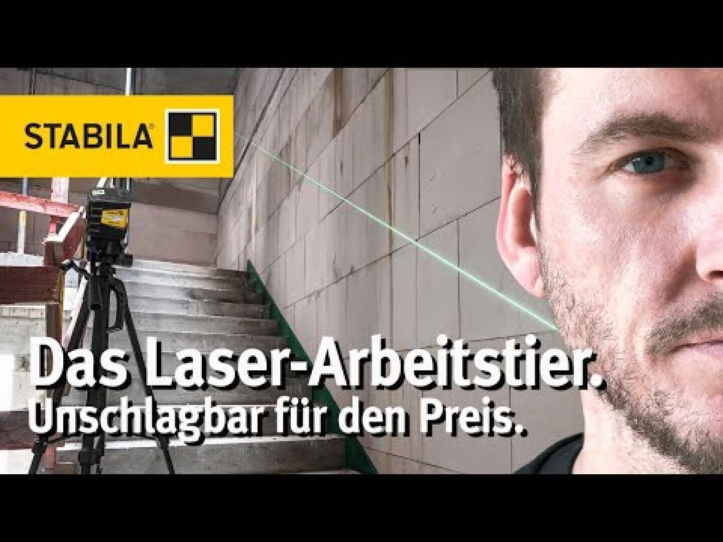 Ein Stabila-Lasernivelliergerät auf einem Stativ, dessen Strahl auf eine Wand neben dem Gesicht eines Mannes projiziert wird, mit dem Text Das Laser-Arbeitstier. Unschlagbar für diesen Preis.