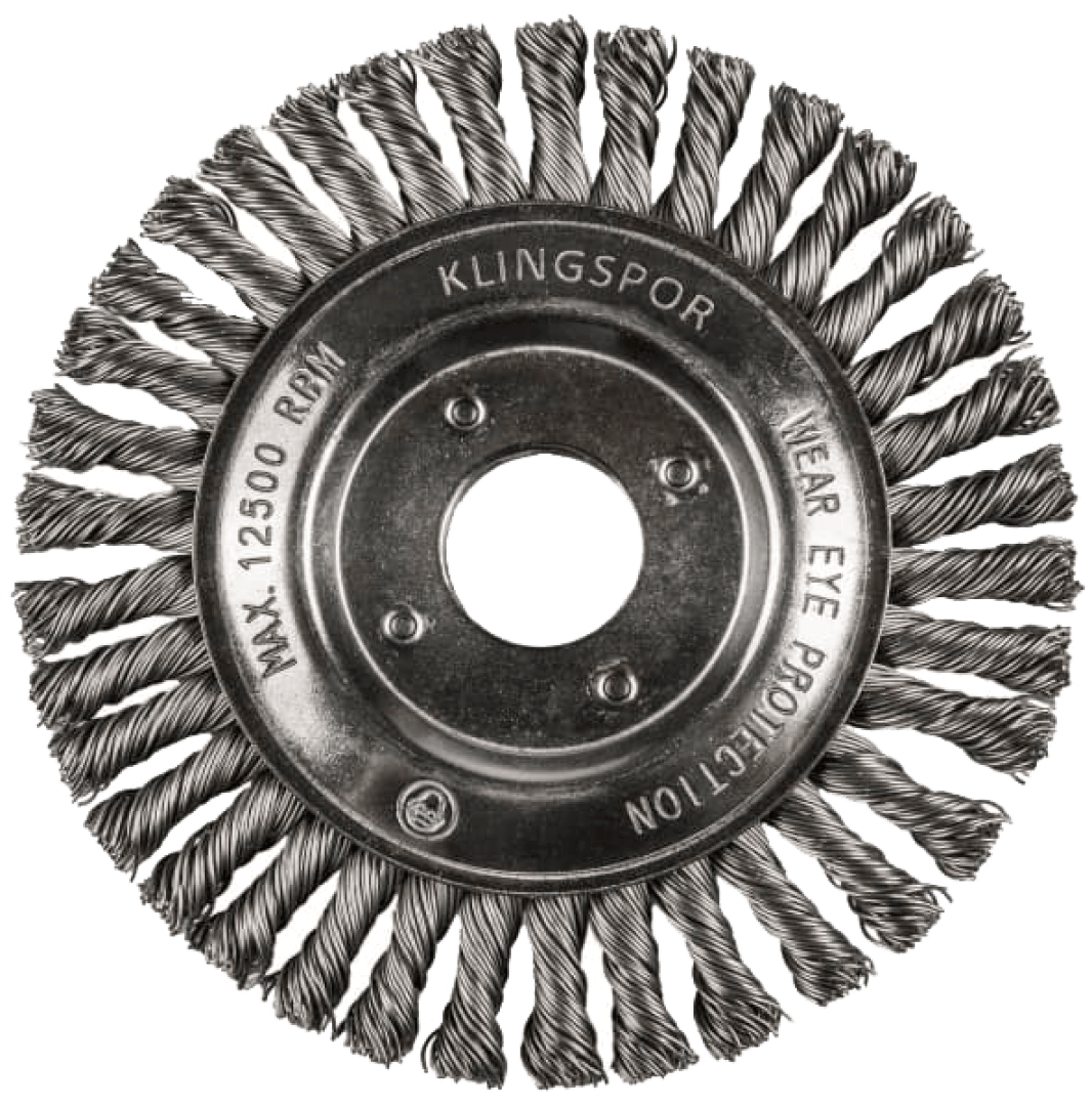 Eine runde Drahtbürste mit verdrillten Borsten und einem Metallkern, auf dem „KLINGSPOR“, „MAX. 12.500 U/min“ und „AUGENSCHUTZ TRAGEN“ aufgedruckt sind. Die Bürste dient zum Reinigen oder Polieren von Oberflächen.