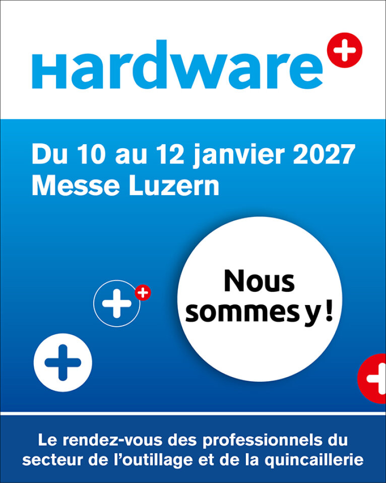 Plakat für eine Eisenwarenmesse in Luzern vom 10. bis 12. Januar 2027. Der Text lautet „Nous sommes y!“ und richtet sich an Fachleute aus der Werkzeug- und Eisenwarenbranche. Blauer Hintergrund mit weißen und roten Pluszeichen.