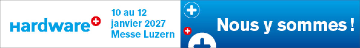 Banner auf Französisch: „Hardware+“-Veranstaltung auf der Messe Luzern vom 10. bis 12. Januar 2027. Der Text auf der rechten Seite lautet „Nous y sommes!“ auf blauem Hintergrund mit Plus-Symbolen.